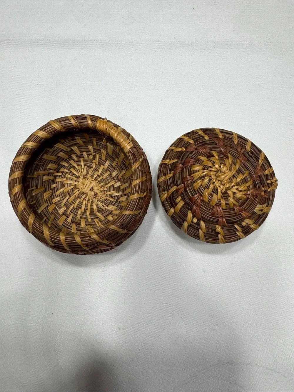 Vtg. Handmade Coushatta Indian basket. Handcrafted by sussie Stuteville.